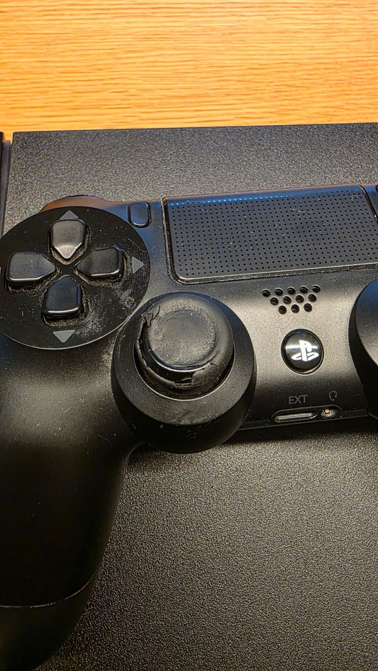 Sony Konsolen: Playstation 4 – Gebraucht aus Bern von BackyardHero 3
