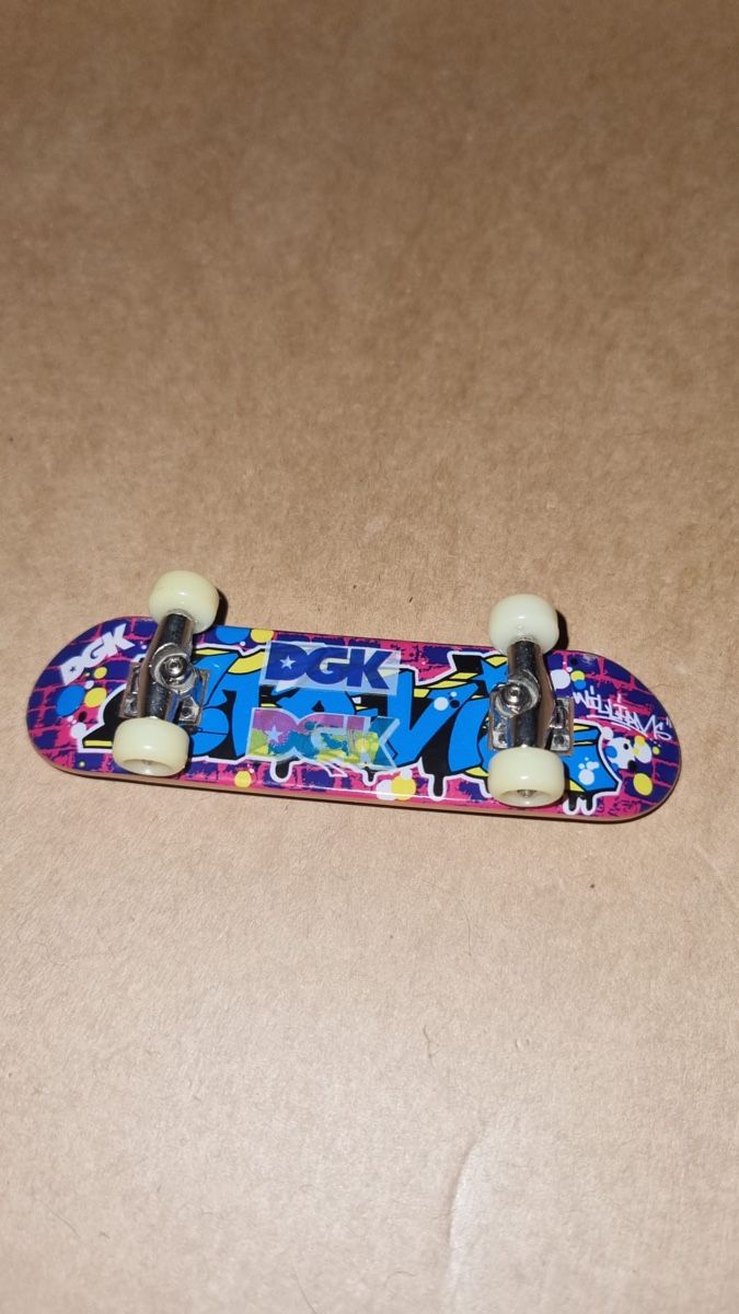 Giocattoli: Fingerboard DGK neu Zustand – Usato da Amriswil venduto da ALETAL 1