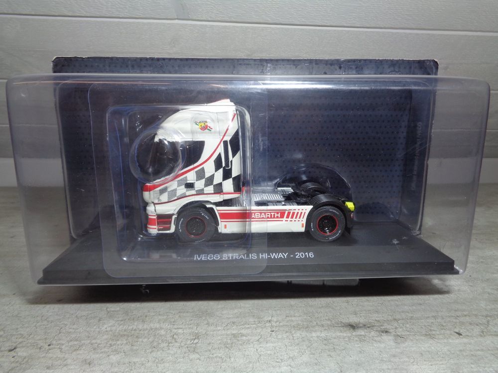 Camion IVECO STRALIS HI-WAY 2016 ABARTH – Modèle Réduit Die-cast 1:43 Hachette, Collection Tuning