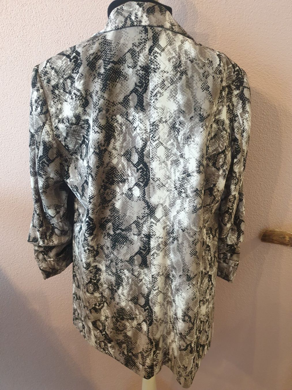 C&A Jacken: Oversize Blazer, Schlangenmuster, schwarz/grau/weiss Gr. 36 – Neu (gemäss Beschreibung) aus Neuendorf von DeSiriA 6