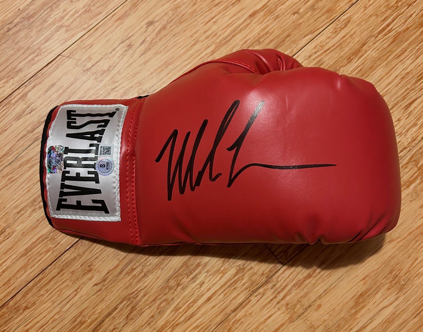 Autogramme: Mike Tyson Autogramm Everlast Boxhandschuh rot – Gebraucht aus Wettingen von dav_6bqx