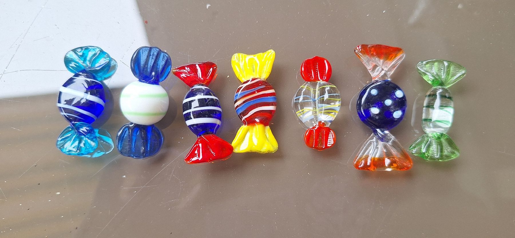 Alle Dekorationen: Sieben Glasbonbons 2-3cm – Gebraucht aus Gretzenbach von Chillkrot