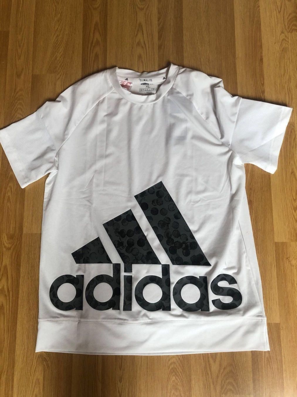 Adidas Hemden, T-Shirts & Polos: Sport Shirt Gr. 170 – Gebraucht aus Strengelbach von 300870