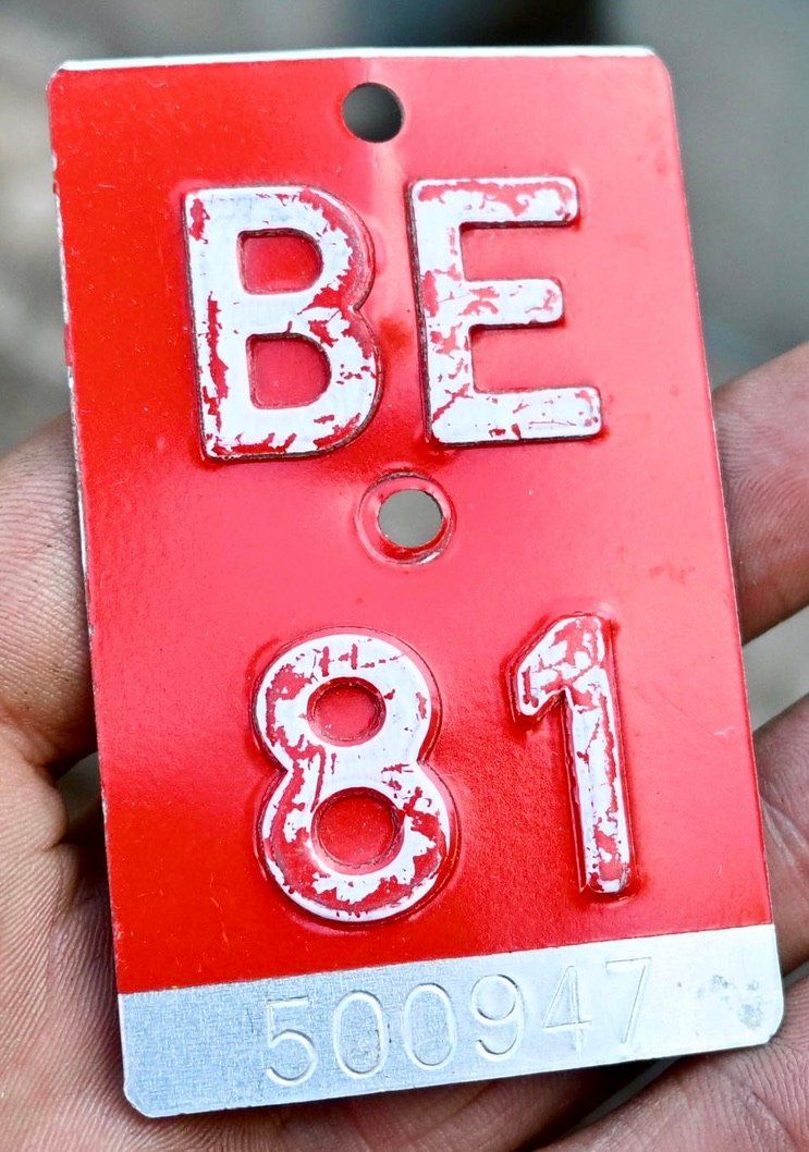 Schilder: Velonummer BE von 1981 - BERN -  BE 81 - 500 947 – Gebraucht aus Pfaffhausen von mono_rec 1