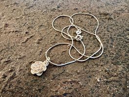 hübscher Rosen Anhänger an Schlangenkette Silber Kette 925