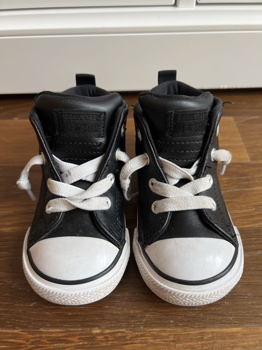 Converse Scarpe per ragazzi: Converse All Star sneakers EU 22 black – Usato da Adliswil venduto da youngbee