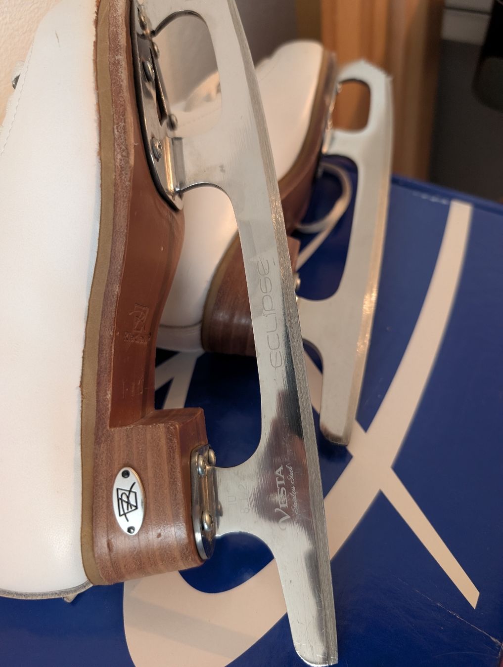 Pattini da ghiaccio: Riedell Stride  size  1 1/2 (eu 32) with Eclipse blades – Usato da Pfäffikon SZ venduto da mar_q95n 8