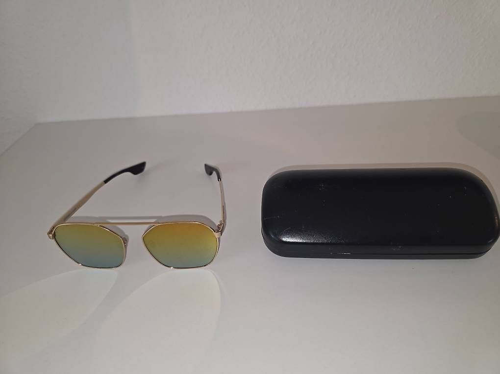 Occhiali & Lenti: Lunettes de soleil Alexander Mcqueen – Usato da Pully venduto da fer_8lm6 4
