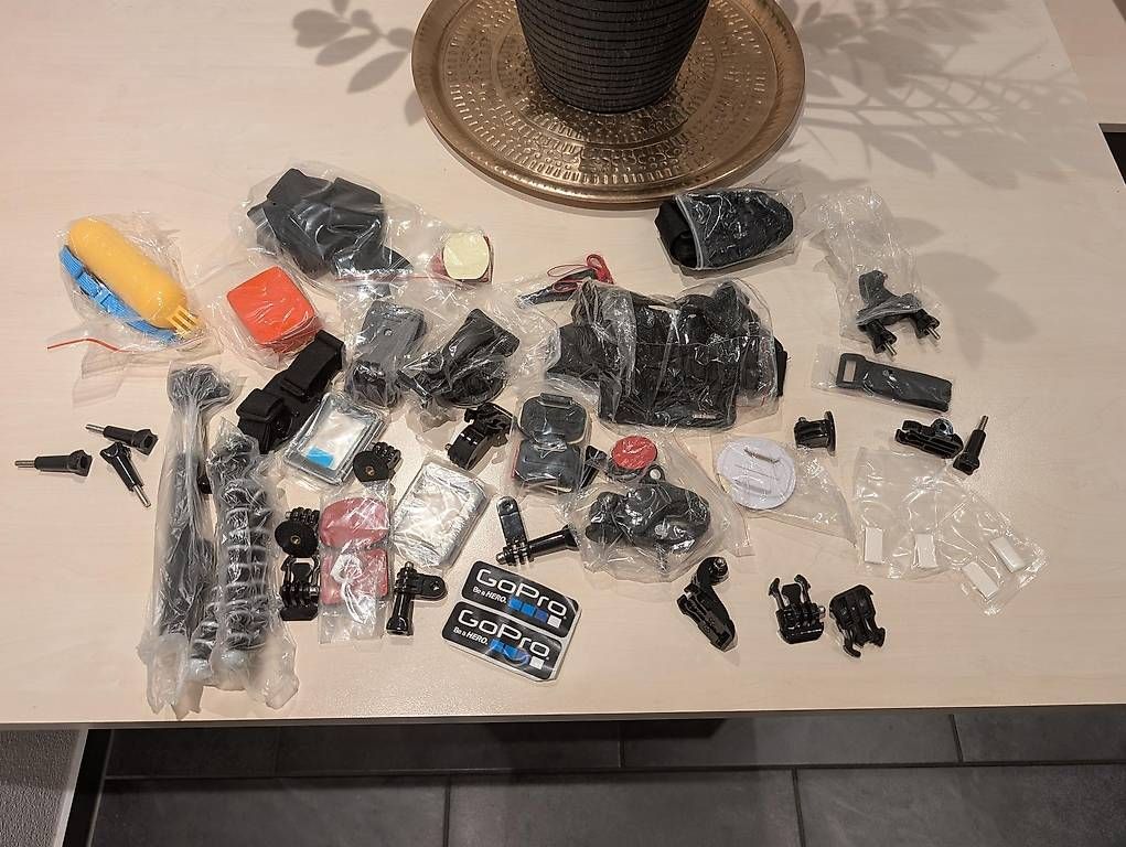 Action Cam: Large GoPro Accessories Bundle – Neuf avec emballage d'origine à Pfäffikon SZ par mag_q79n 1