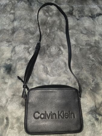 Calvin Klein Umhägetasche schwarz Leder Neu Zustand
