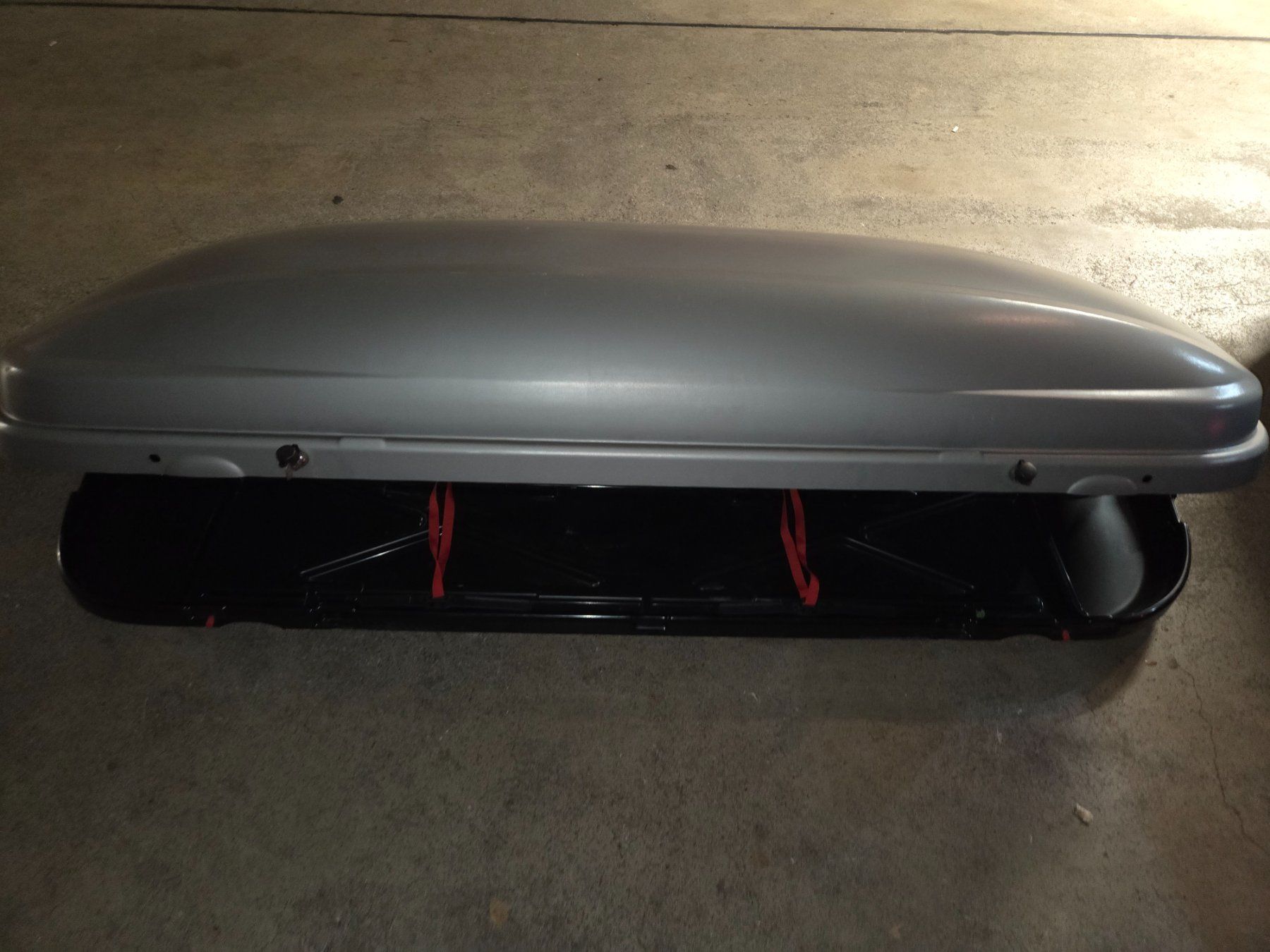 Coffres de toit: Dachbox in Silber, mit befestigen – D'occasion à Brugg AG par kim_mmf6