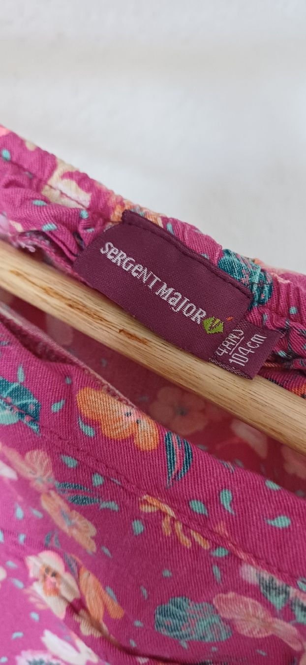 Tute: Kurzer Overall pink Blumenmuster Grösse 104 Kinder – Usato da Riniken venduto da Lessy- 2