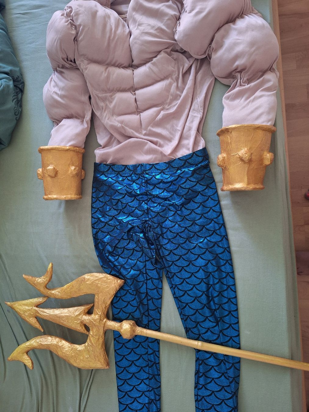 Kostüme: selbstgemachtes Triton/ Poseidon Kostüm, Grösse S – Gebraucht aus Aarau von Chillkrot 5