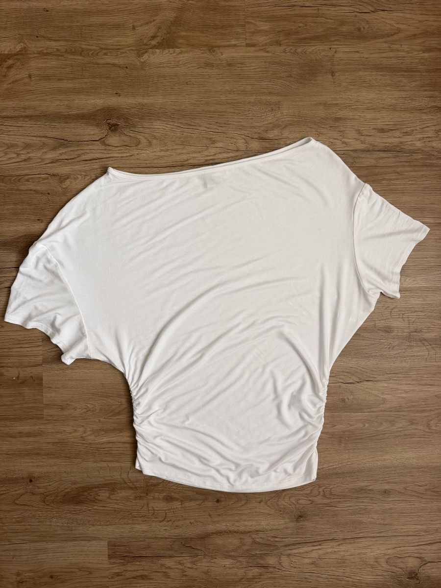 Bershka T-Shirts: off shoulder tshirt – Neu (gemäss Beschreibung) aus Zürich von lau_r6sl