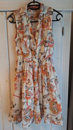 Sommerliches Blumenkleid kurz Gr. S, leicht und luftig!