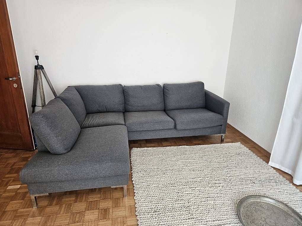 Interio Sofas: Ecksofa grau Stoff mit Metallfüssen gut erhalten – D'occasion à Vinelz par Bgehrer