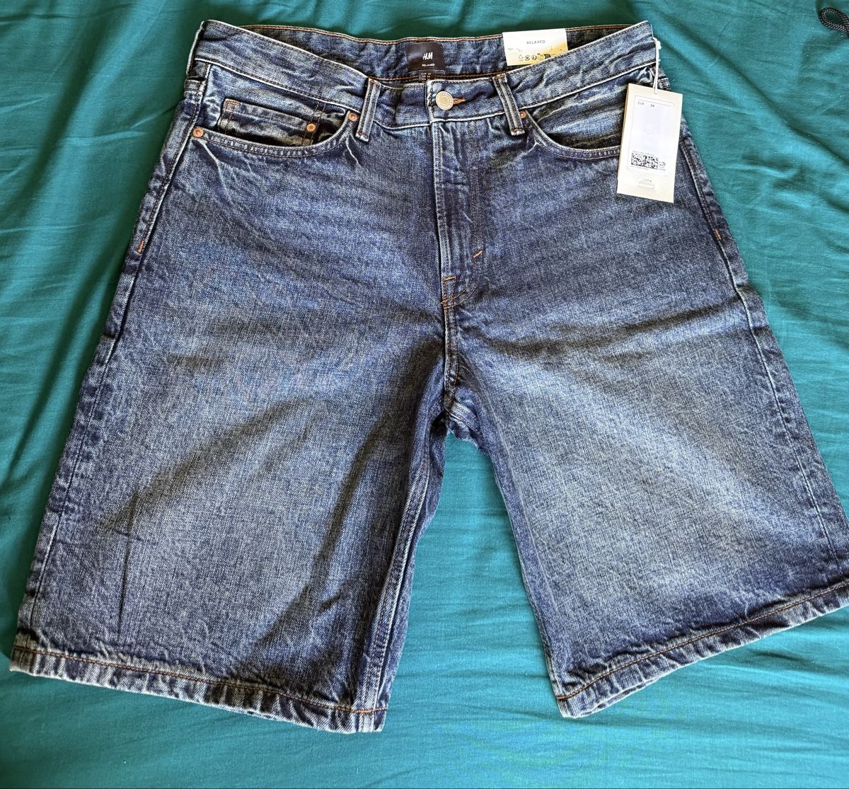 H&M Jeans: Short en jeans  – Nuovo e nell'imballaggio originale da La Sagne NE venduto da Fanta2311