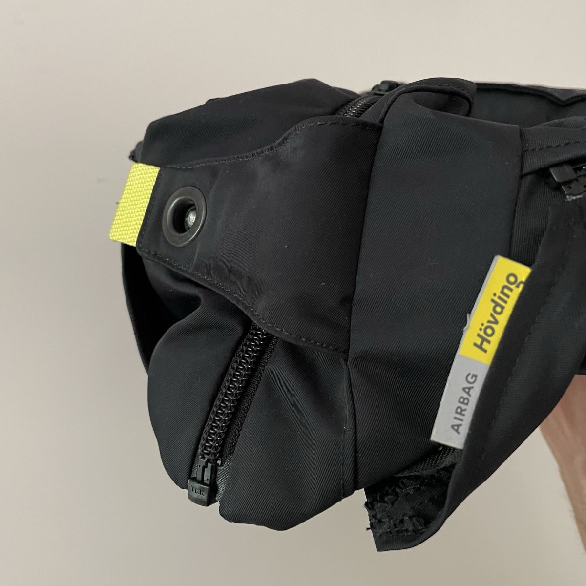 Caschi: Hövding 3 Velohelm Airbag – Usato da Biel/Bienne venduto da juliebazzini 4