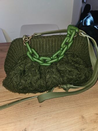 Borsa a mano/tracolla verde intrecciata con catena 49