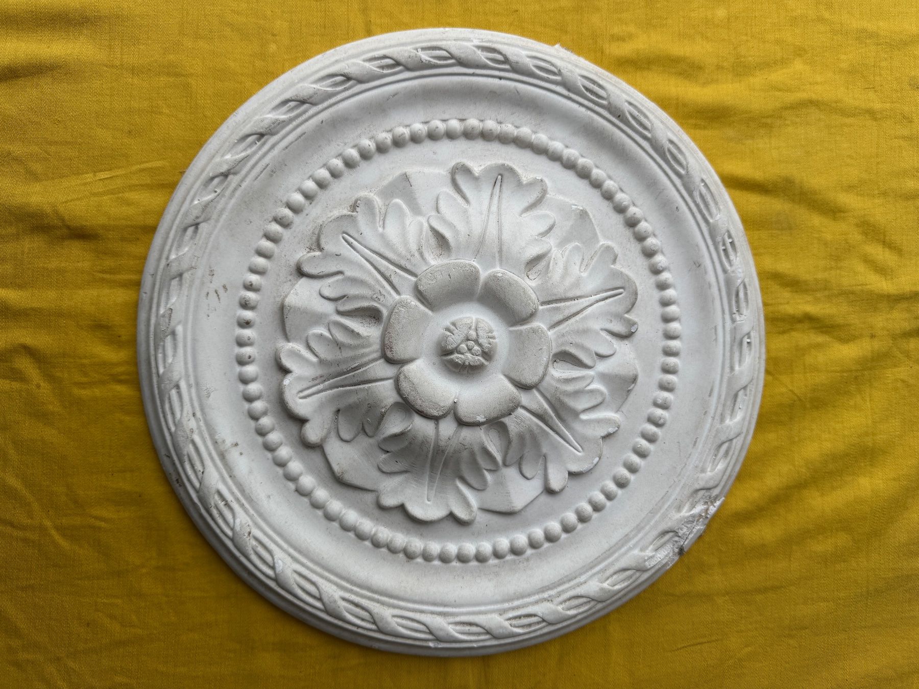 Tutte le decorazioni: Gips Rosette, Deckenrosette – Usato da Sachseln venduto da BONATI01
