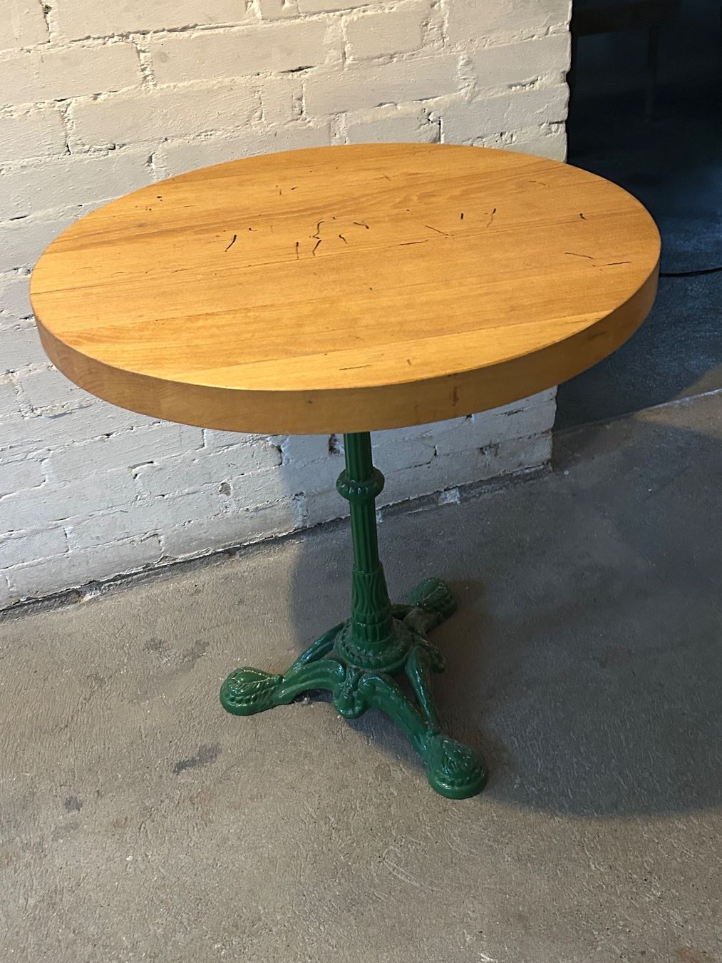 Tables: Wunderschöner Bistrotisch 70cm Durchmesser – D'occasion à Rorschacherberg par Svebe 1