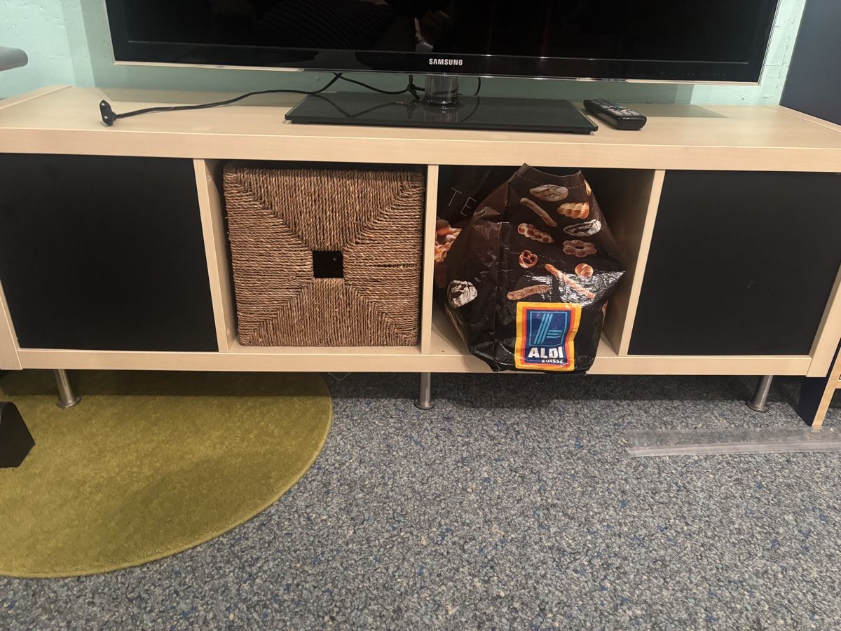 Ikea Mobili TV: Fernsehrmöbel Kallax mit Kisten – Usato da Oberrohrdorf venduto da Dbezdb