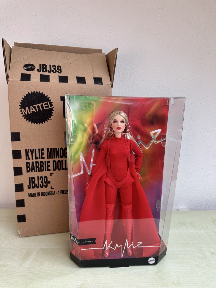 Puppen: Barbie Kylie Minogue – Neu und originalverpackt aus Zürich von Kat_5557