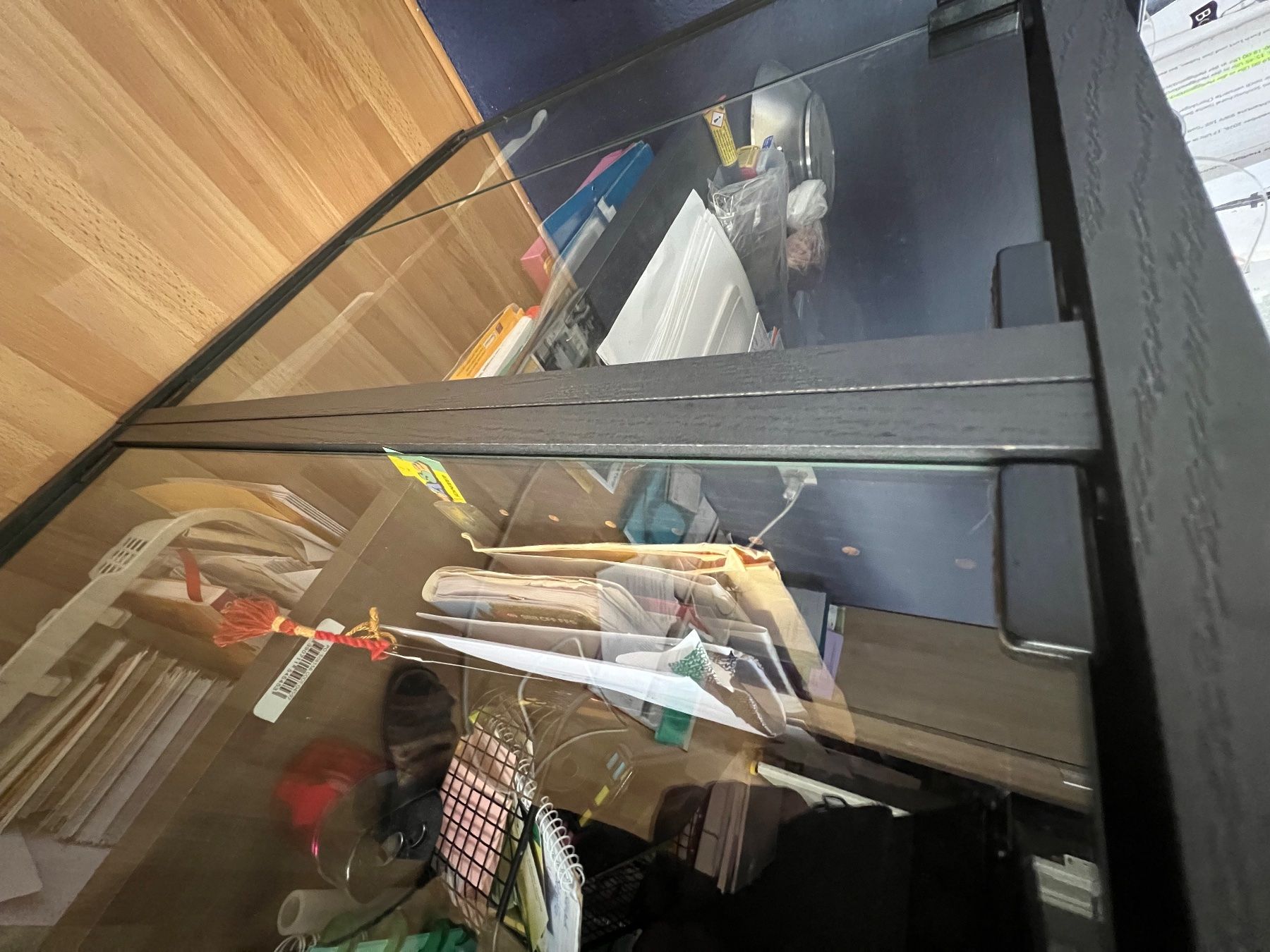 Kommoden: Sideboard mit 2 Glastüren – Gebraucht aus Lyss von tba_myd7 7