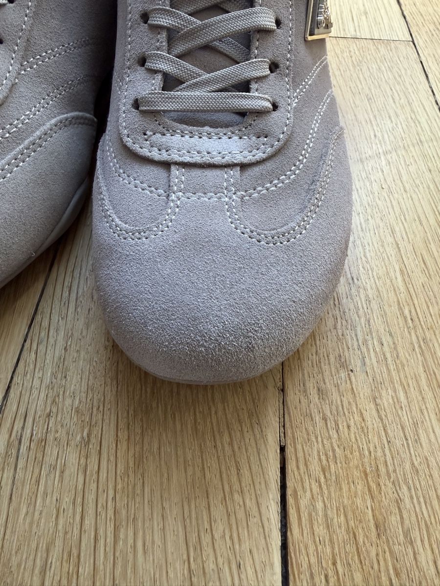 Guess Scarpe da donna: Guess Sneaker beige Veloursleder – Nuovo (secondo la descrizione) da Chur venduto da auroraley 2