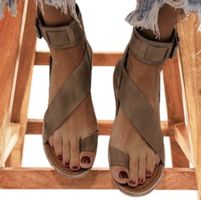Süsse Sommersandalen mit Knöchelriemen
