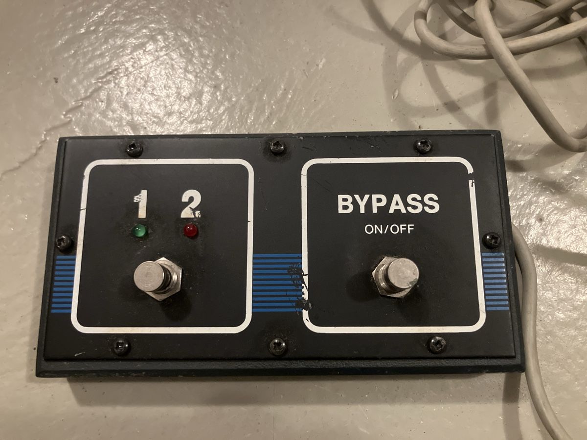 Strumenti musicali: Hughes& Kettner Um- und Bypass Footswitch – Usato da Oberentfelden venduto da vwolf0815