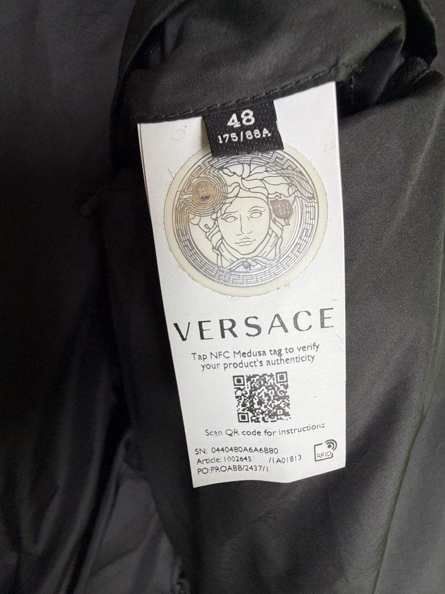 Versace Jacken: Versace Winterjacke – Steppdesign Gr. M – Gebraucht aus Haag (Rheintal) von BNMC.store 3