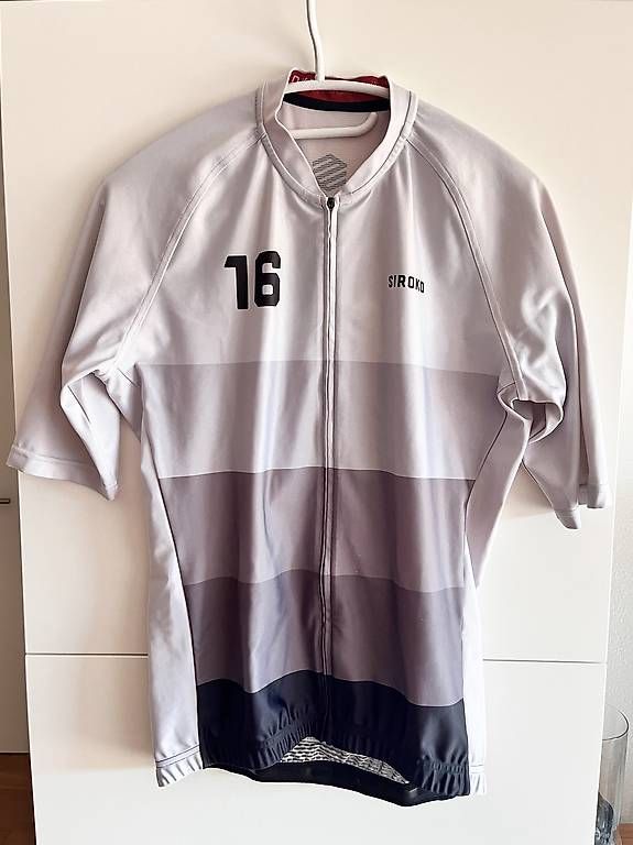 Leibchen & Hosen: Siroko Rennrad Trikot Grau/Schwarz XL – Gebraucht aus Döttingen von Traveller1994