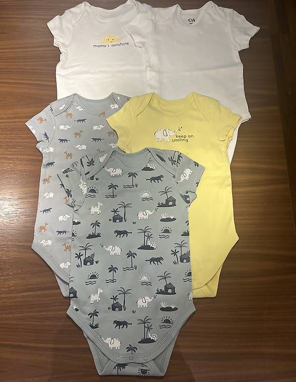 Lotti & Set di vestiti: Body maniche corte – Usato da Viganello venduto da gag_b22t