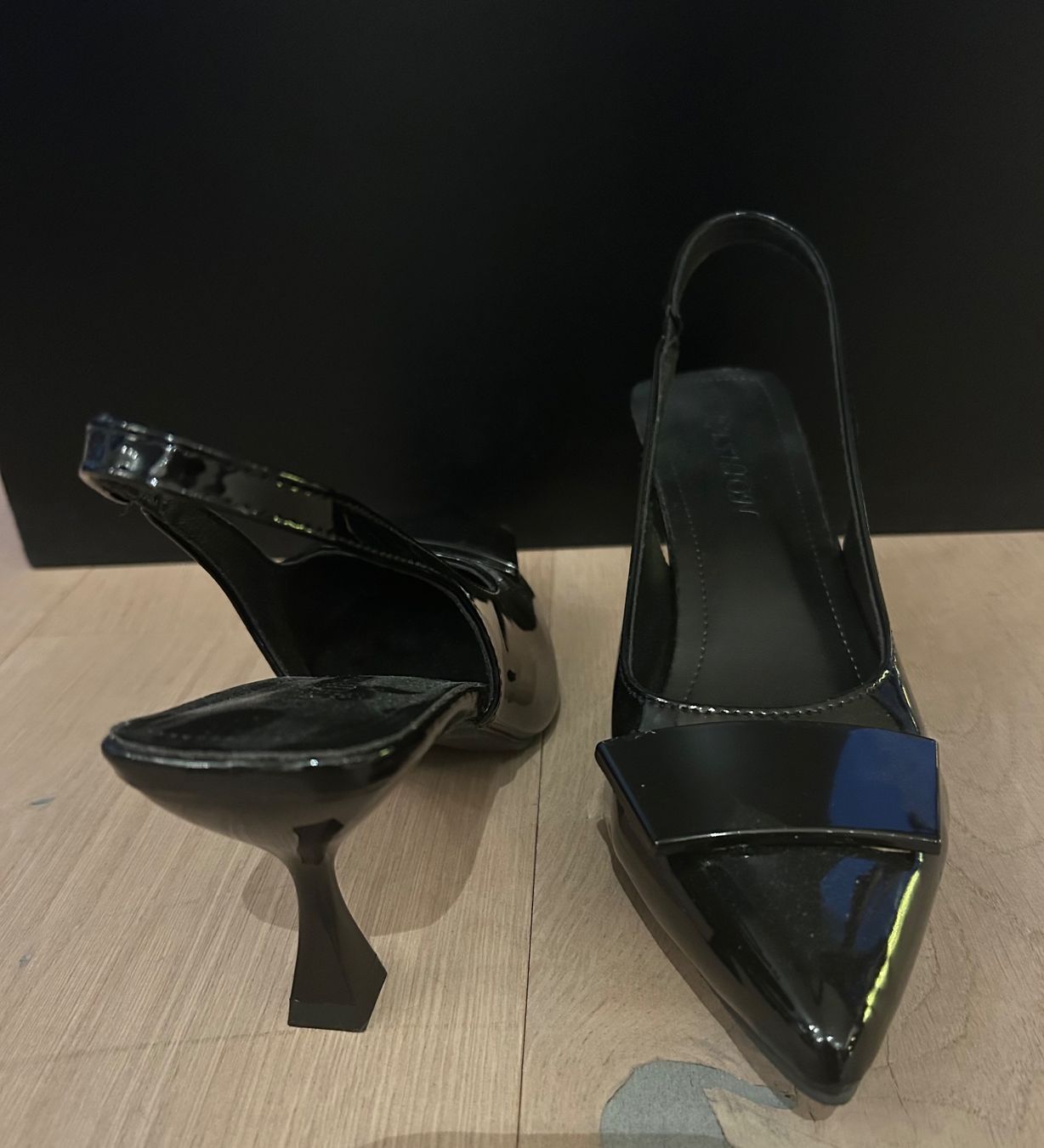 Scarpe da donna: Neue schwarze Lack Slingpumps – Nuovo (secondo la descrizione) da Kilchberg ZH venduto da Anie. 4