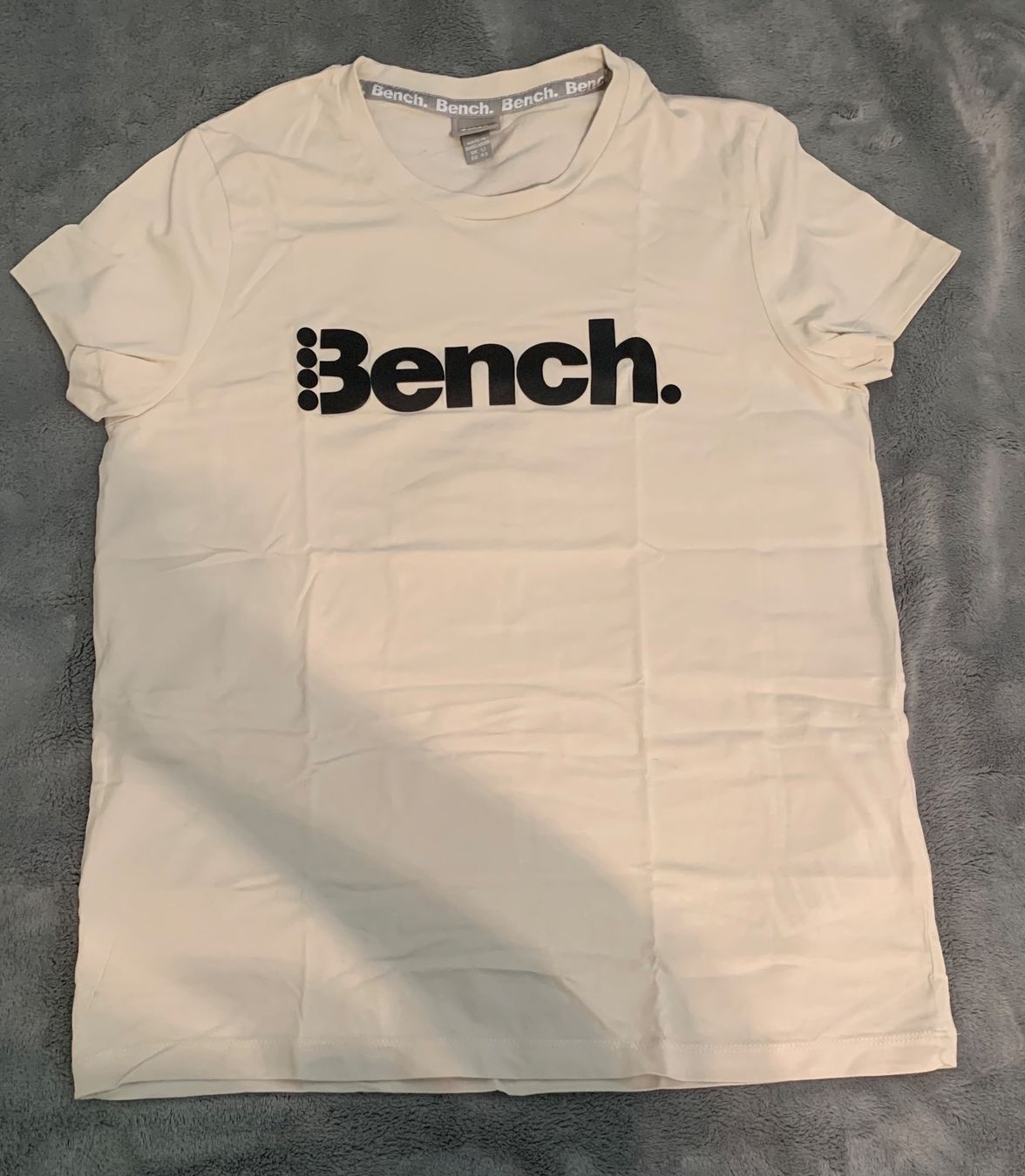 Bench T-shirt: Bench T-Shirt kurzarm, Gr. 40 - neu – Nuovo (secondo la descrizione) da Lengnau BE venduto da ylegoaziou