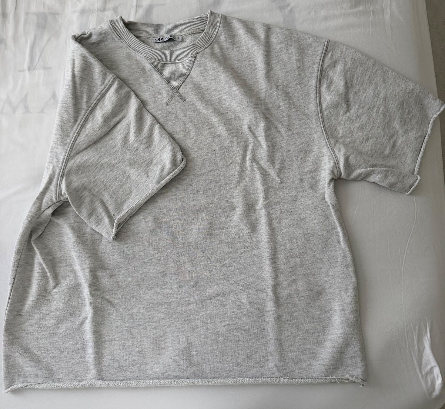 Zara T-Shirts: Oversized graues T-Shirt – Gebraucht aus Zürich von nat_9yf2