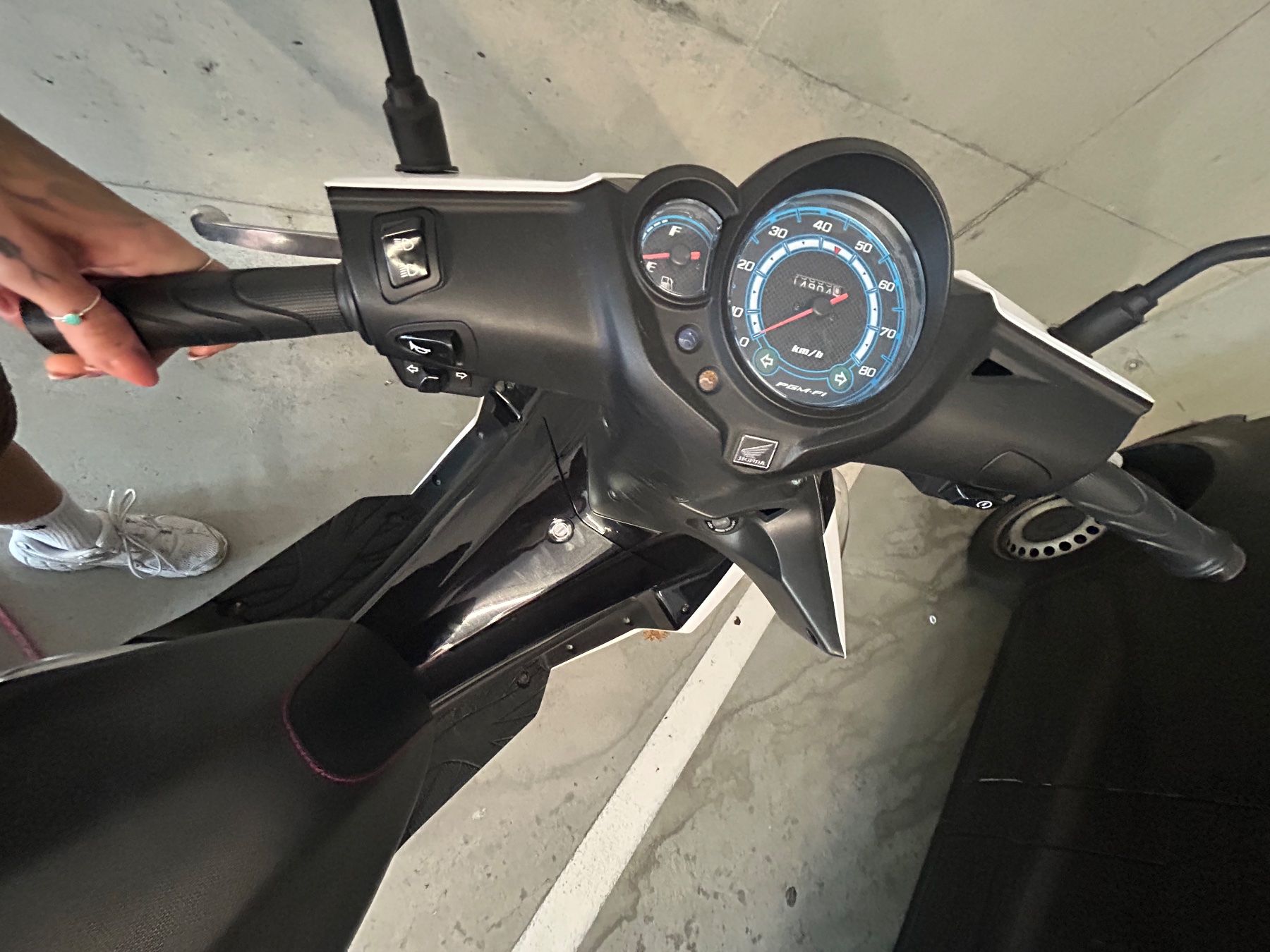Honda Scooters: Top gepflegter Honda Roller mit Helm – Gebraucht aus Dättwil AG von Ronjastoll1 2