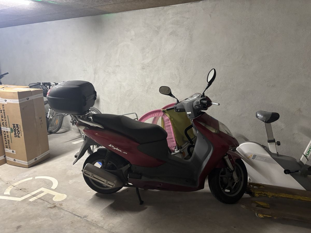 Honda Scooters: Honda Dylan 125 Roller rot – Defekt aus Pfäffikon ZH von mis_r5tc
