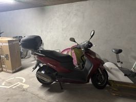 Honda Dylan 125 Roller rot