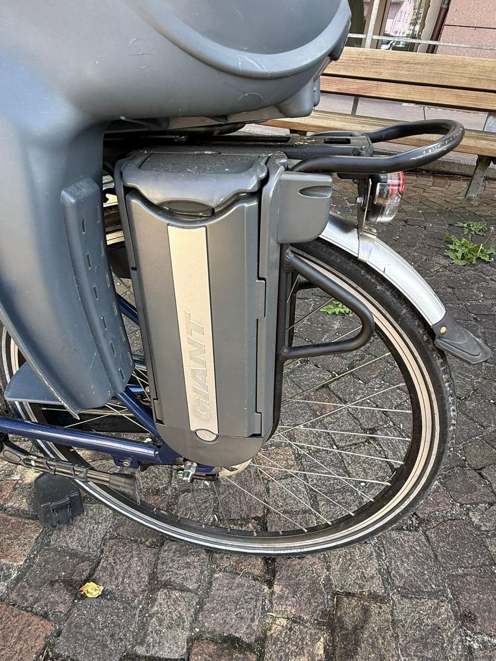 Giant Biciclette: E-Bike Giant mit Kindersitz – Usato da Merenschwand venduto da lorelei-05 2