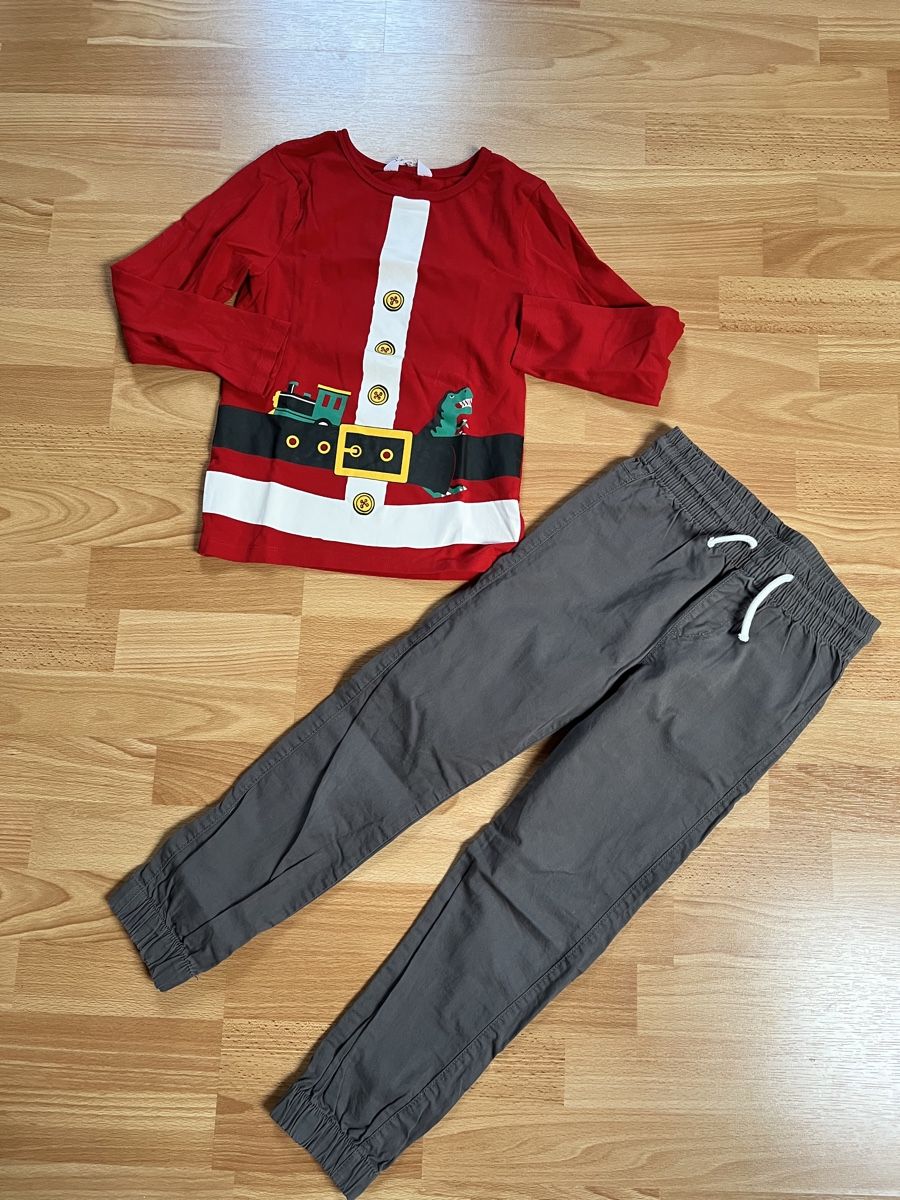 H&M Lotti & Set di vestiti: Ensemble Noël garçon taille 128 – Usato da La Chaux-de-Fonds venduto da Sabinchenn