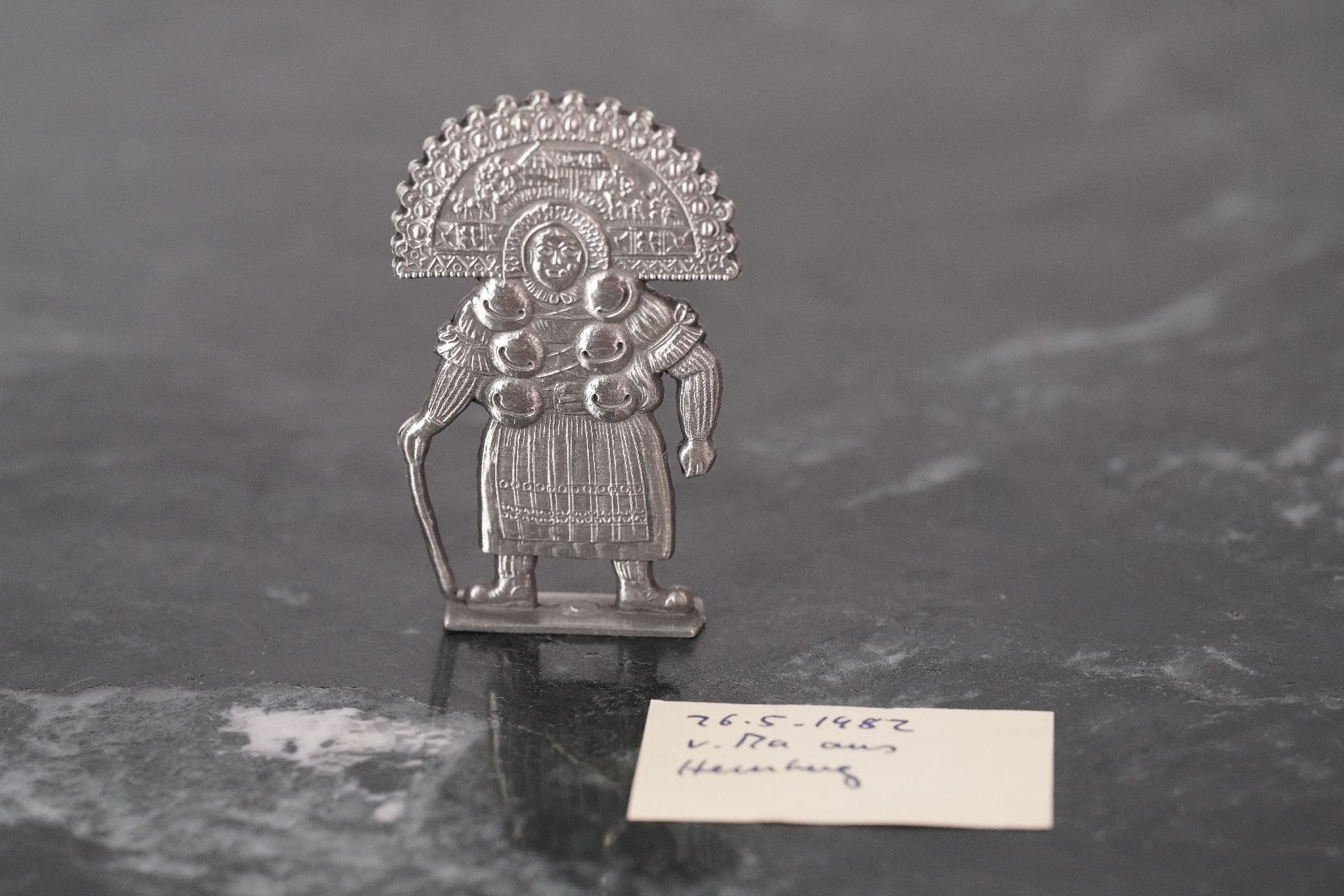Statuette: Zinnfigur Person mit Stock – Usato da Bülach venduto da Max_W.