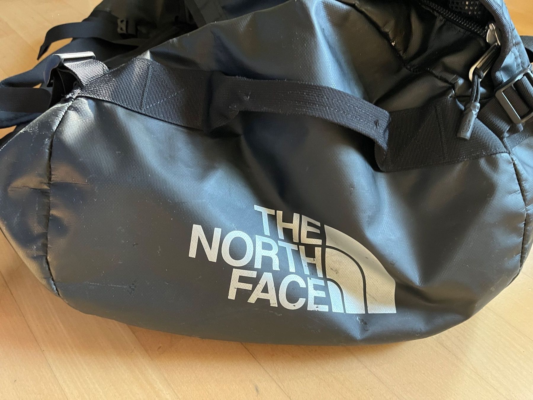 North Face Taschen: dufflebag von northface, Grösse L – Gebraucht aus Zürich von emily02 1
