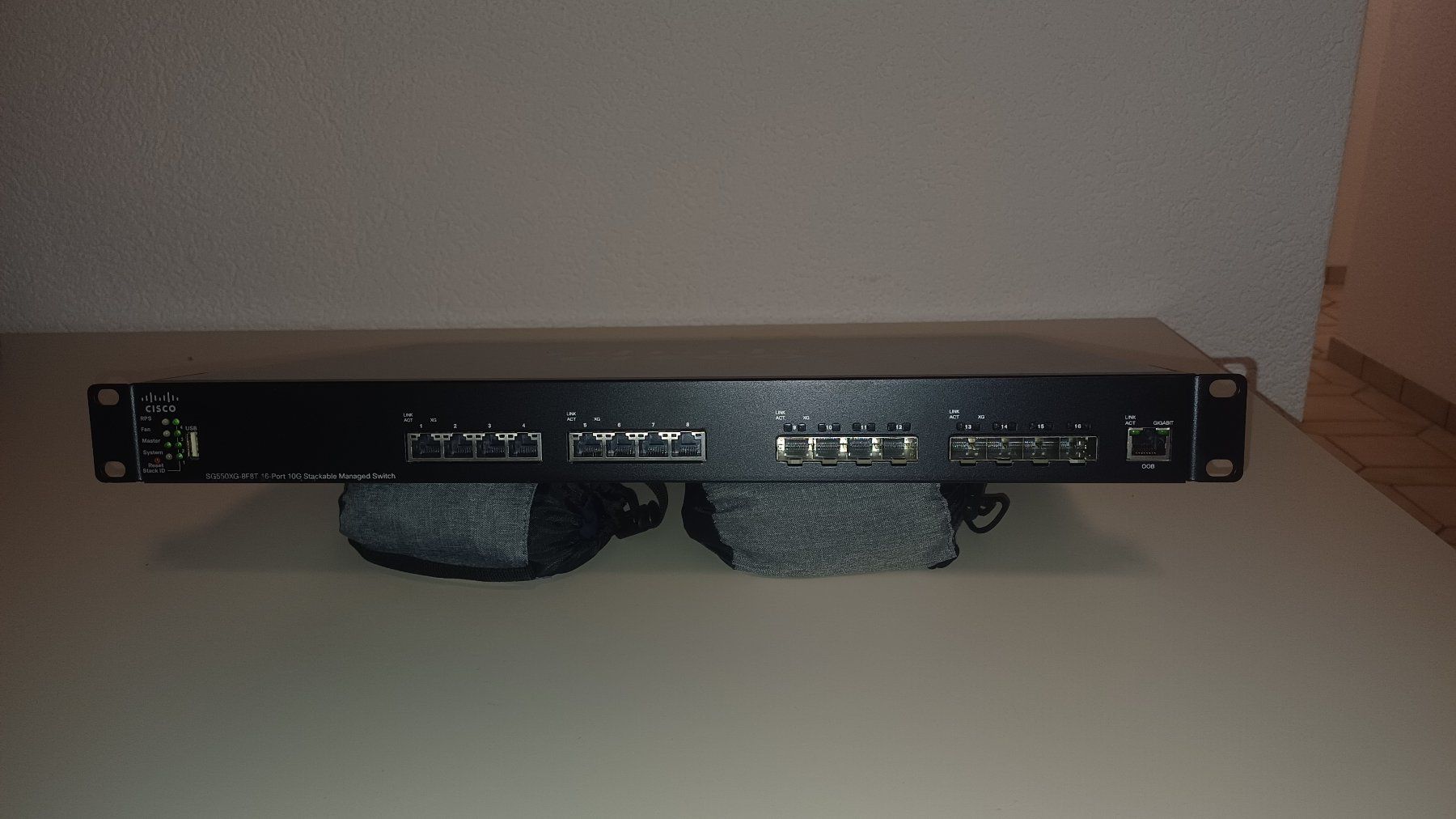 Cisco Hub & Switch: Cisco SG550XG-8F8T 16-Port 10G Stackable Managed Switch – Usato da Grosswangen venduto da Systemfive 1