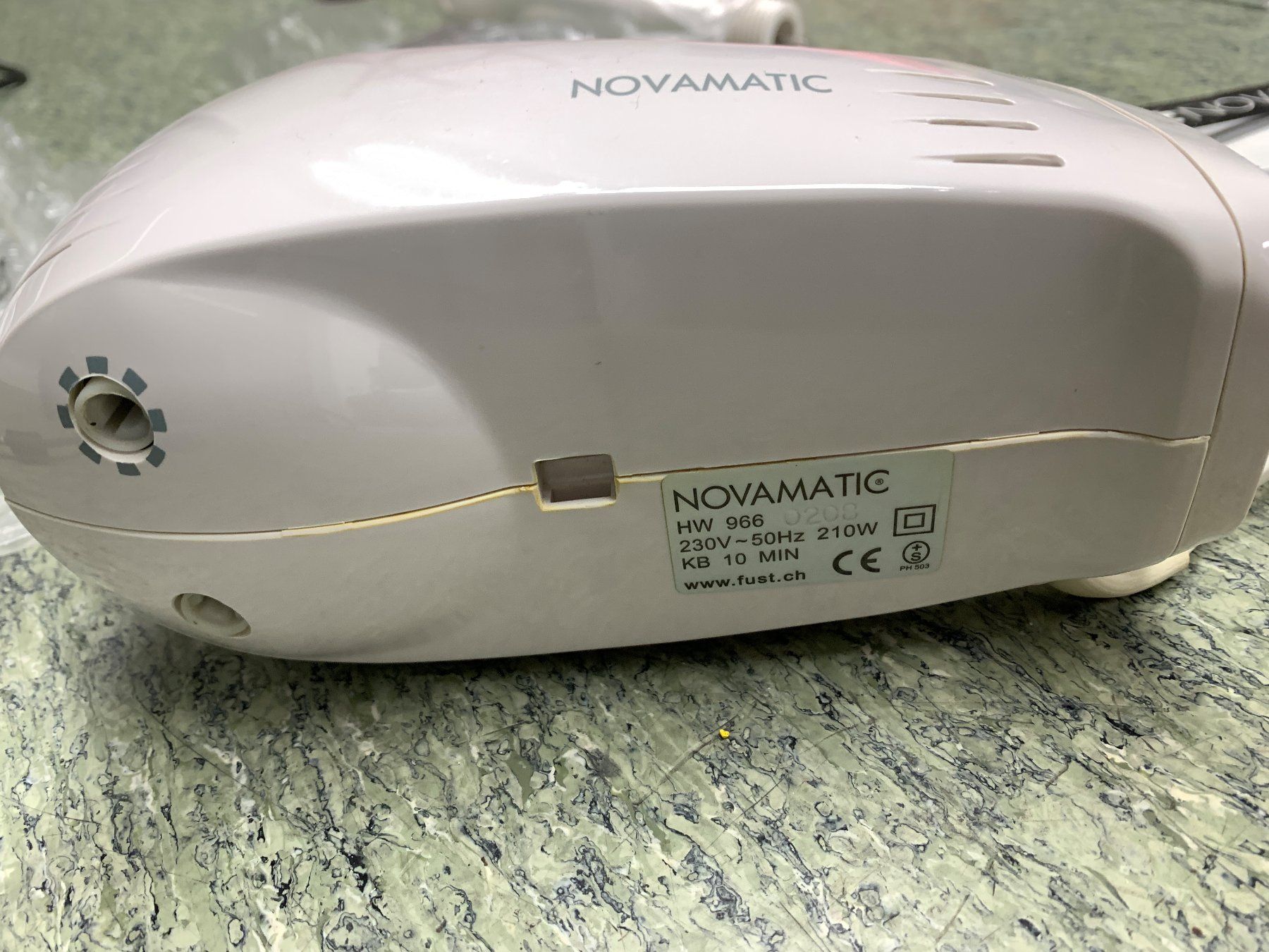 Fust Elettrodomestici da cucina: Fust Novamatic Handrührer Mixer neuwertig – Usato da Rickenbach SZ venduto da Frickler 3