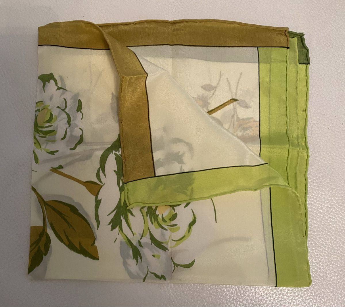 Foulards, Tücher & Schals: Seiden Halstuch 🌸 – Gebraucht aus Opfikon von Luis144 6