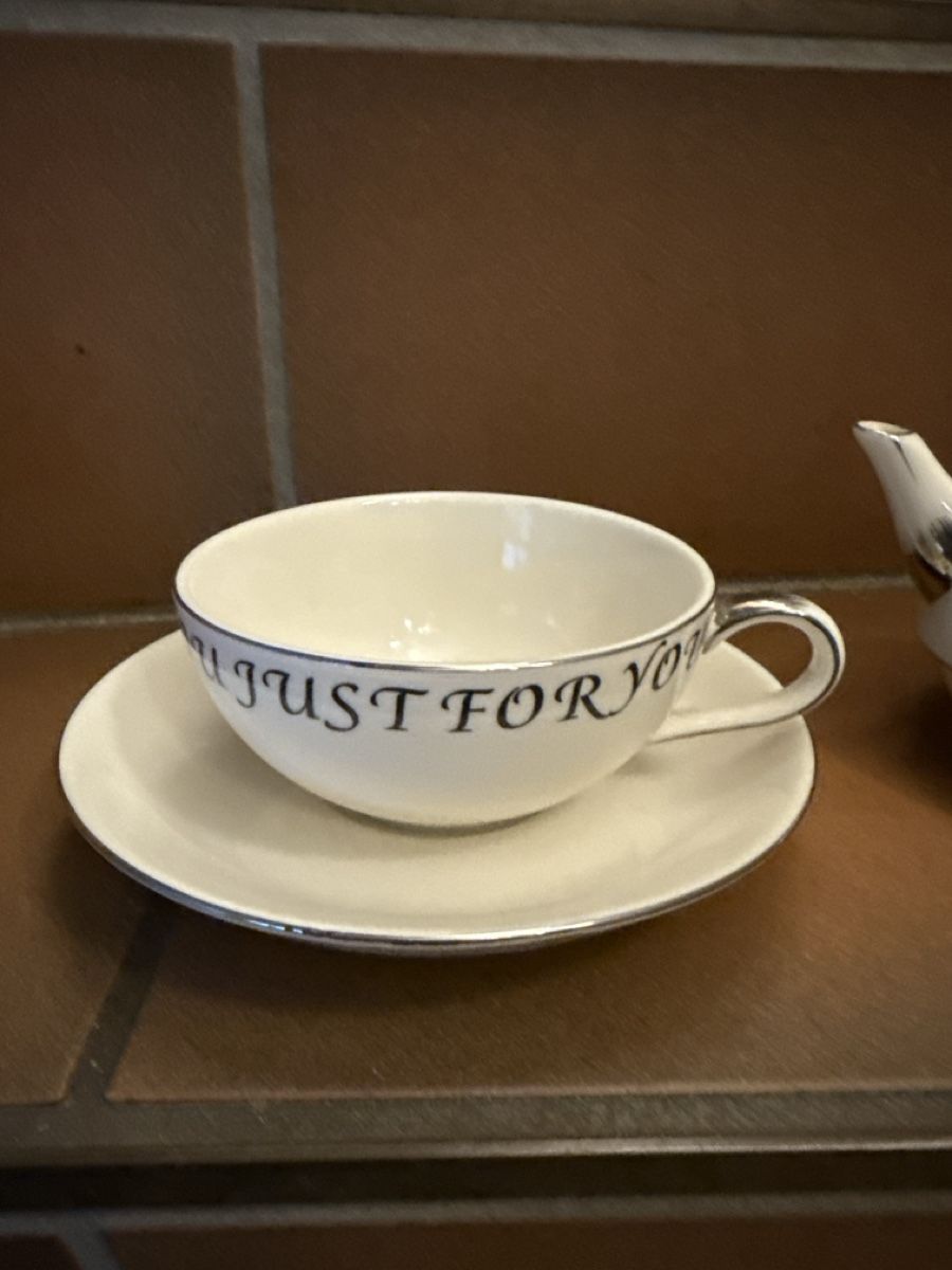 Teekannen: Teekanne mit Tasse – Gebraucht aus Schaffhausen von Ibag 1