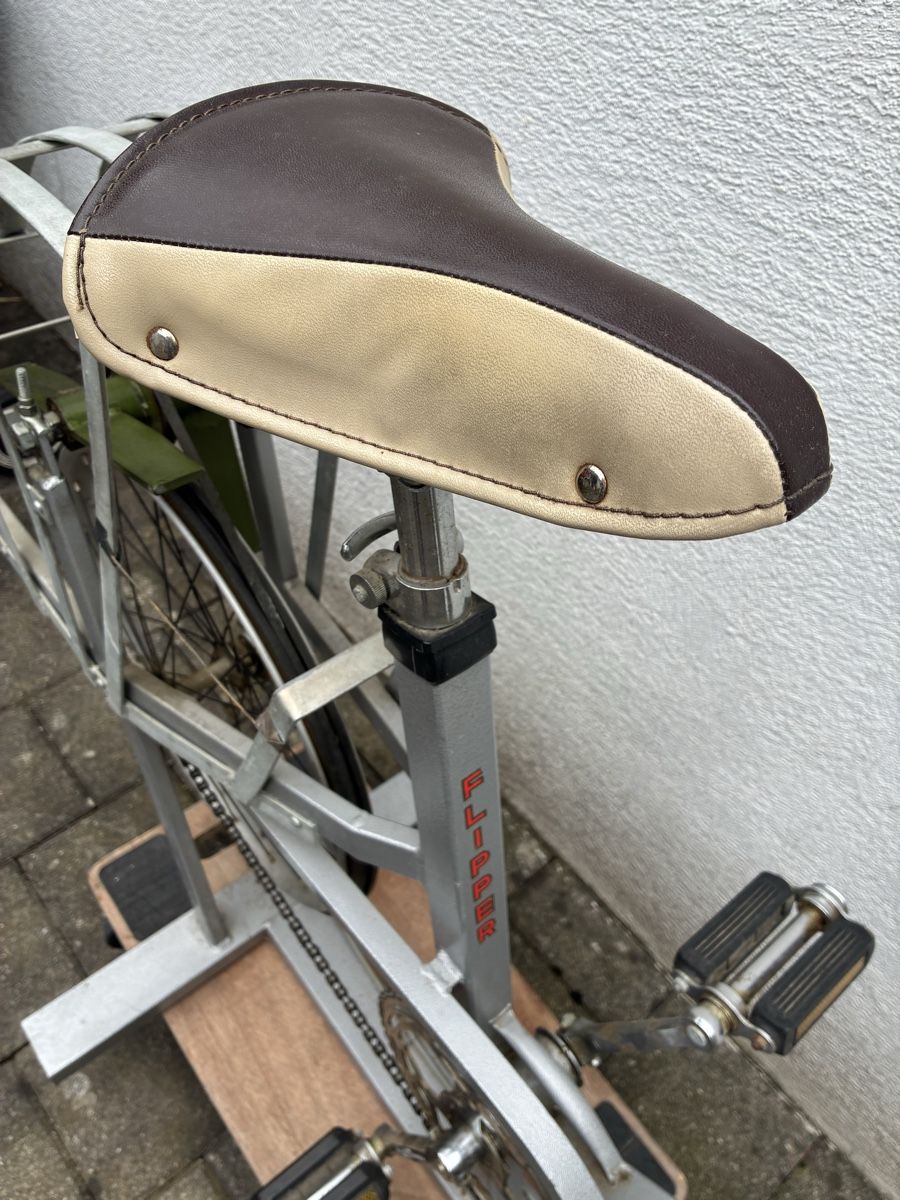 Hometrainer: Vintage Oldtimer Hometrainer mit Ventilator Velo Flipper – Difettoso da schönenwerd venduto da quartier9 3