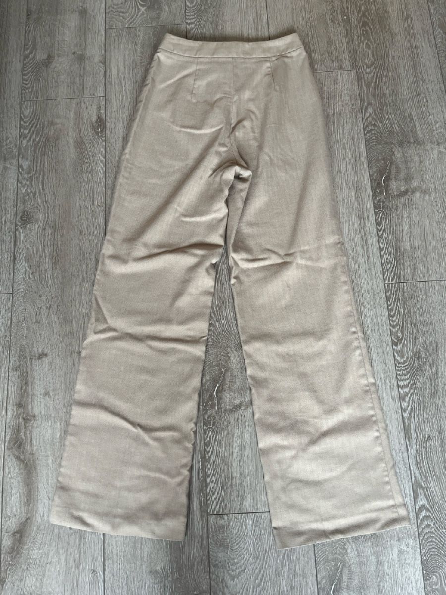 Stradivarius Hosen: Pantalon beige large – Gebraucht aus Le Locle von Ophelhugy 1